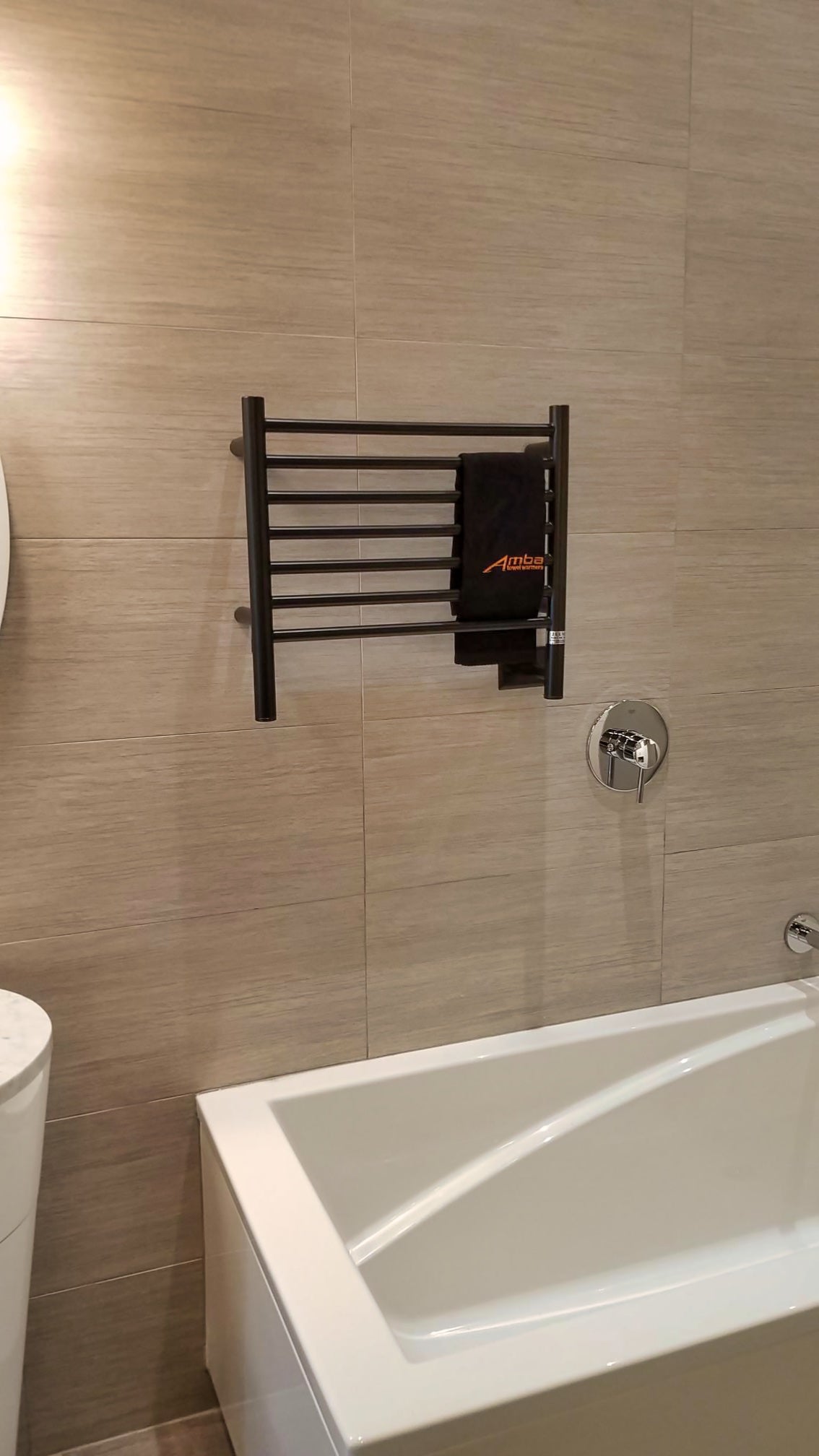Amba HS Jeeves 20-1/2-Inch X 18-Inch Straight Towel Warmer